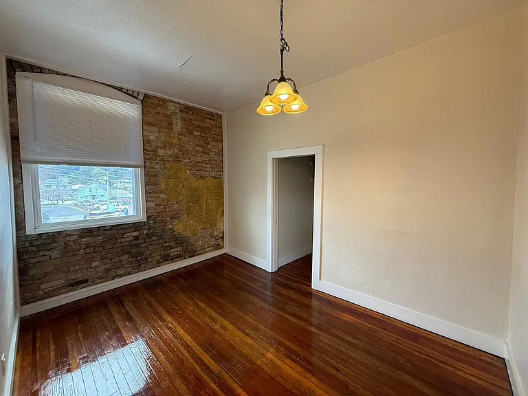 157 NE Main St — Photo 14