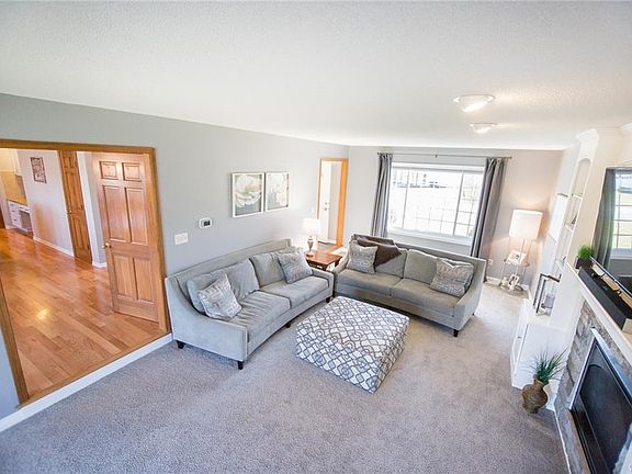 5th image of 8 W Royal Hill Dr