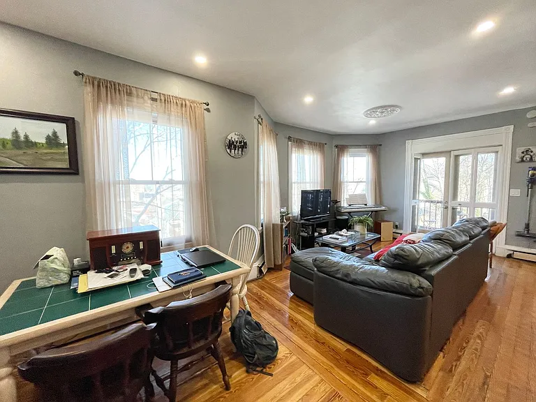 18 Sunset St #3 — Photo 20