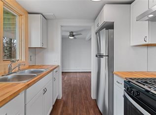 83 Pleasant St, Warwick, RI 02886