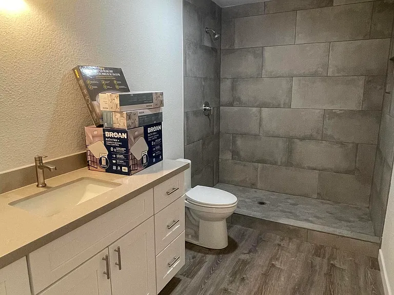 2920 E Michelle Dr — Photo 13