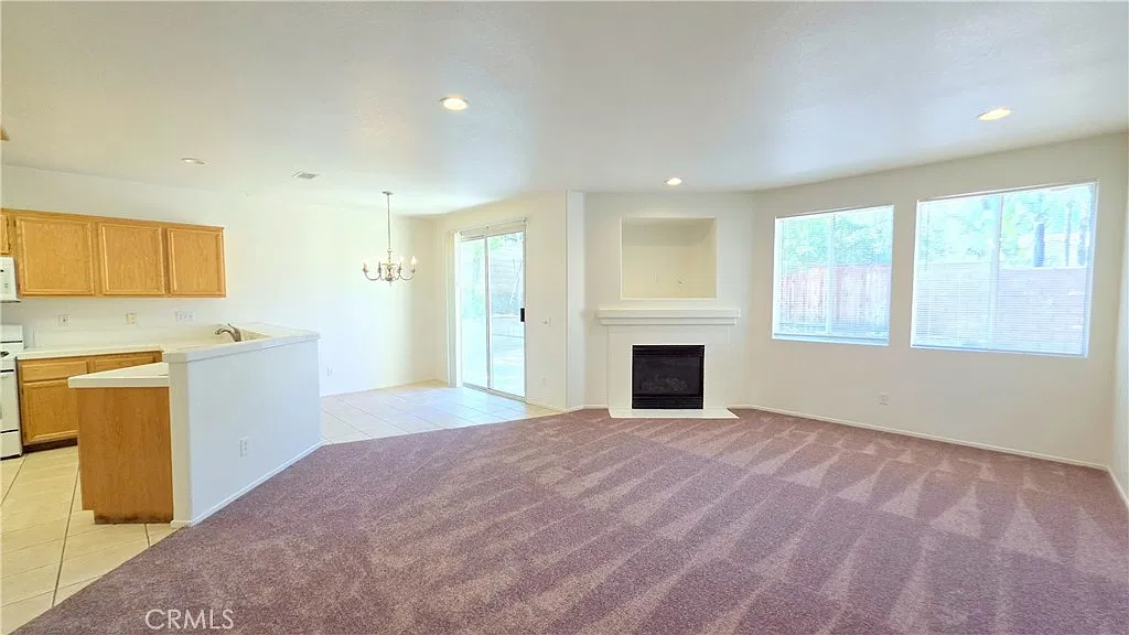 3 bed, 1671 sqft, $3,295 — Photo 3