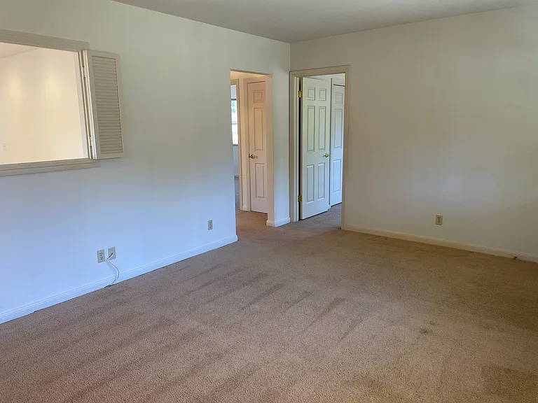 18190 Comstock Ave — Photo 5
