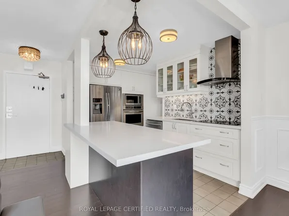 3170 Kirwin Ave Unit 1402, Mississauga, ON L5A 3R1