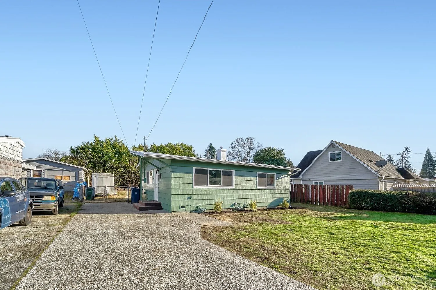 98056 768 Dayton Avenue NE photo 1