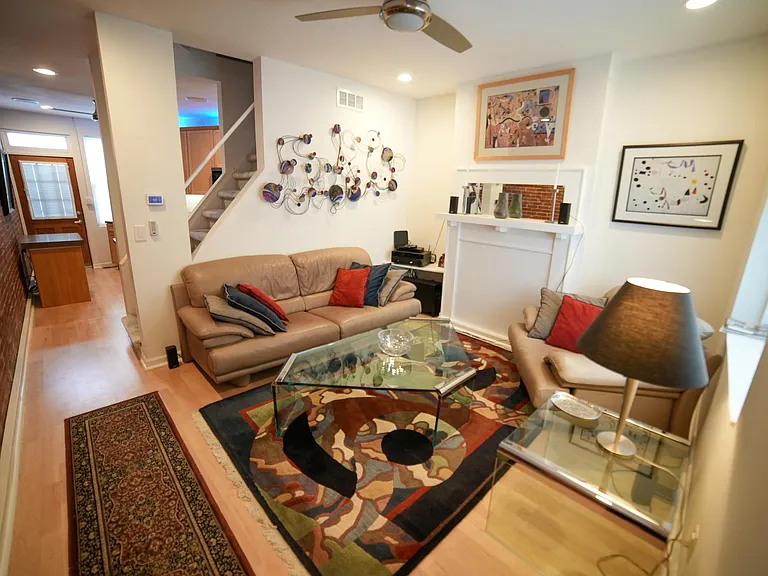 4559 Friendship Ave — Photo 2