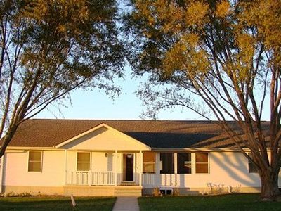 830 E 9th St, Hickman, NE, 68372