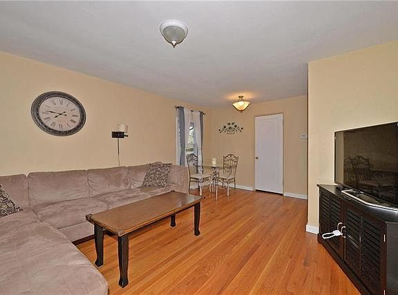 3rd image of 9729 Cisco Dr