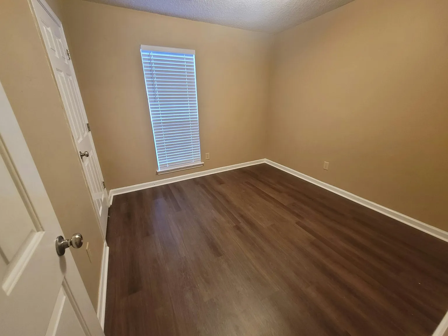 6915 Brady Hill Drive — Photo 4