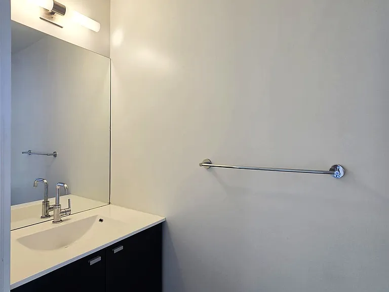 105 The Queensway #2205 — Photo 11