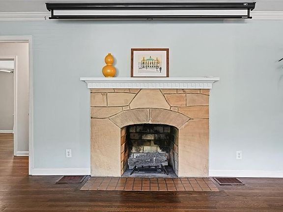 5th image of 2654 Elsinore St