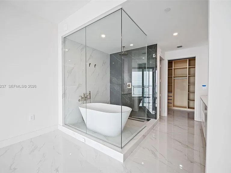 700 NE 24th St #2105 — Photo 15