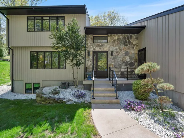 26 Hampton Drive, Manchester, CT 06040