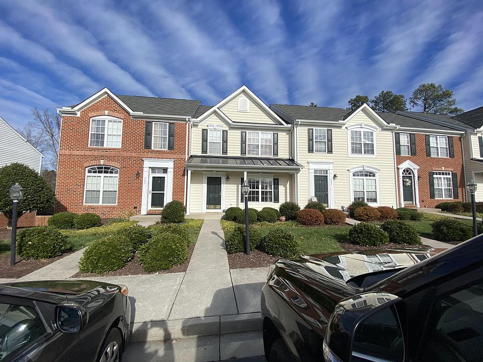 1st image of 407 Kingscote Ln