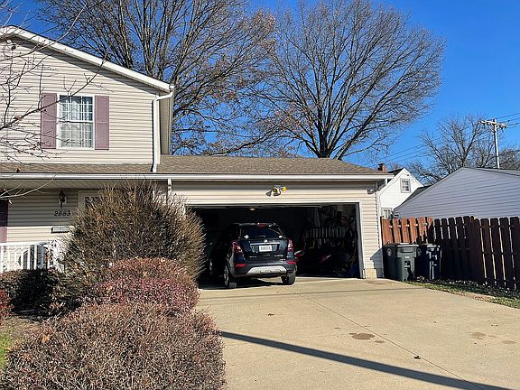 2nd image of 2883 Albrecht Ave