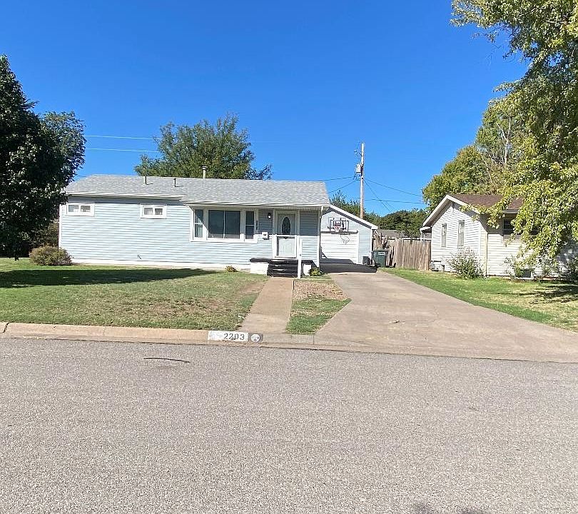 1st image of 2203 4th Ave