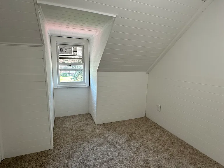 18413 Waterbury Ave — Photo 12