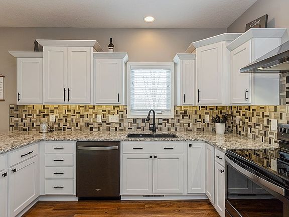 5th image of 1000 SE Cypress Ct