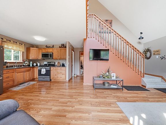 5th image of 1393 Twin Lakes Rd