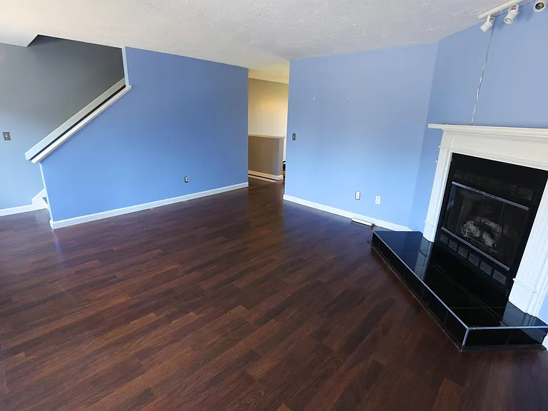 Wellington Cir — Photo 5