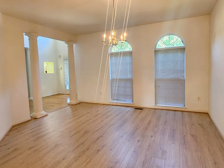 406 Clairborne St — Photo 17