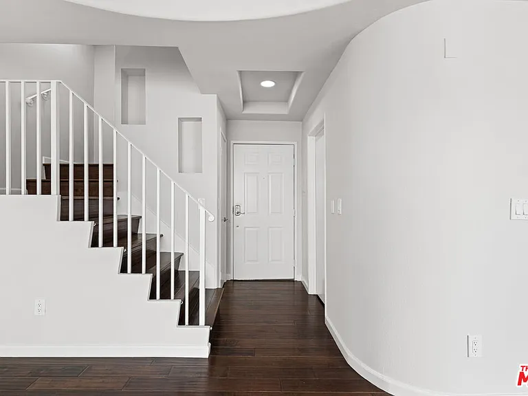 10627 Moorpark St #8 — Photo 3