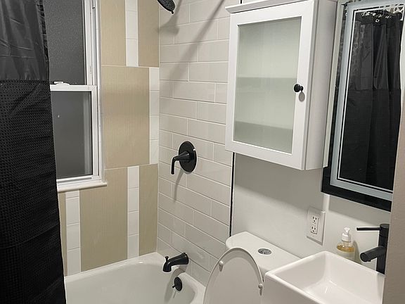 4th image of 21107 Gardenview Dr