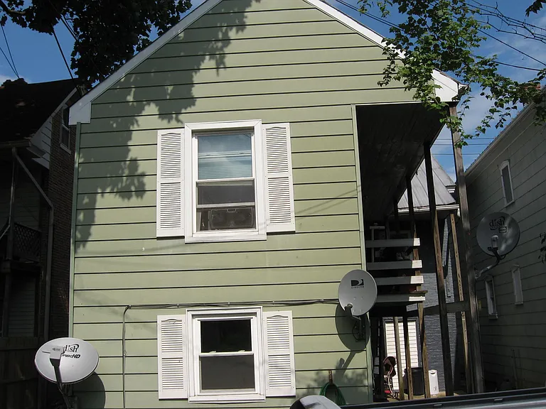 390 E Queen St #2 — Photo 6