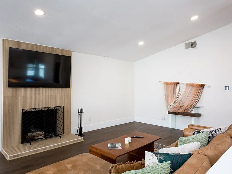 2021 Cardinal Dr — Photo 8