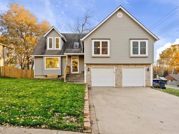 901 E Johnston Cir, Olathe, KS 66061