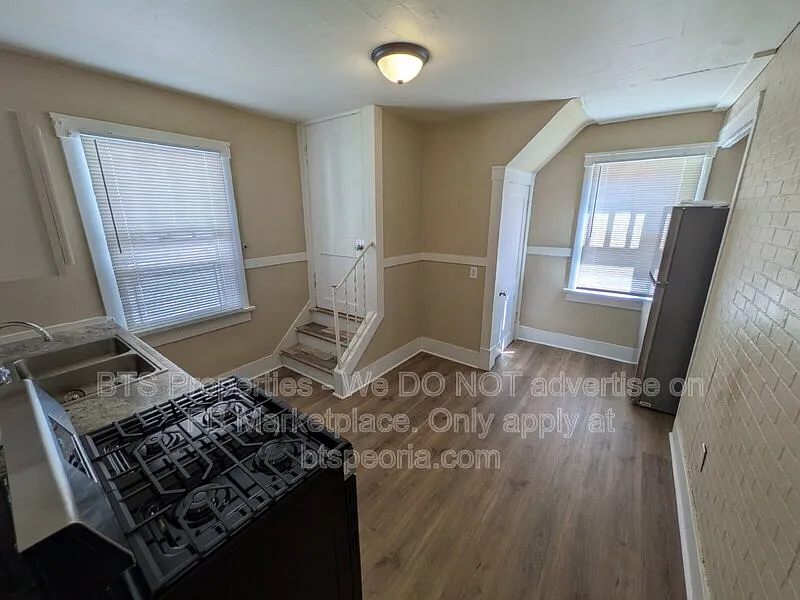 3 bed, 1.0 bath, 1200 sqft, $1,150 — Photo 4