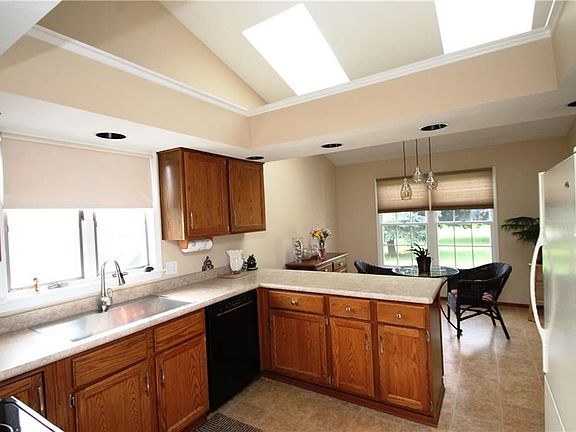 5th image of 1219 Centennial Dr