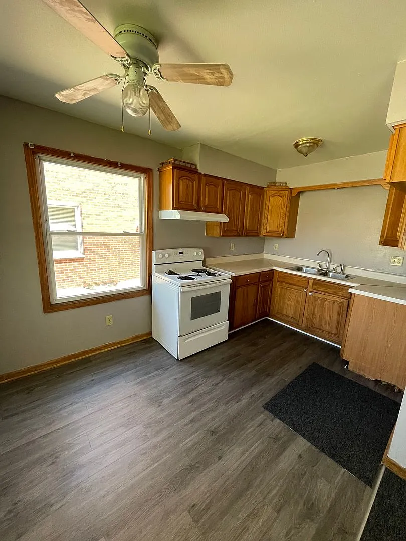 8809 West Villard Avenue — Photo 3