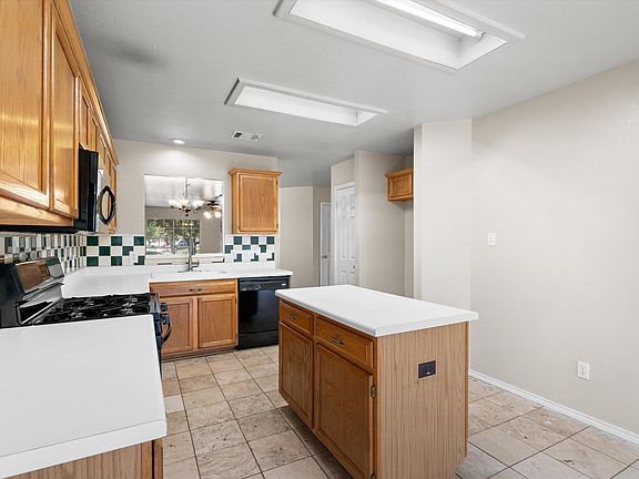 3rd image of 900 Whitehall Dr