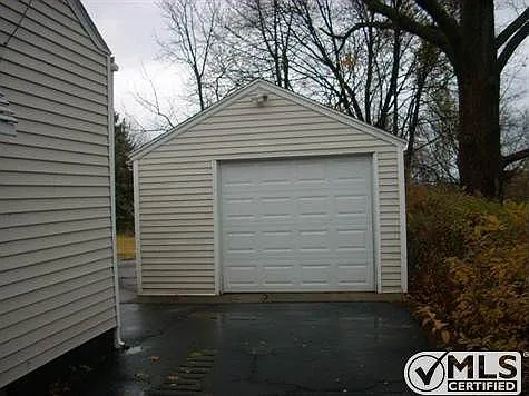 1715 Roseland Ave photo 1