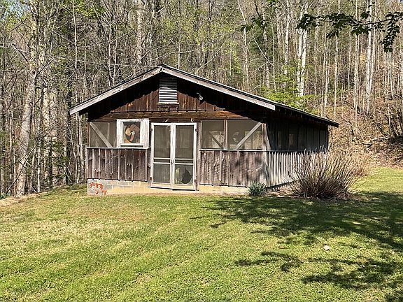 5th image of 445 Glade Rd