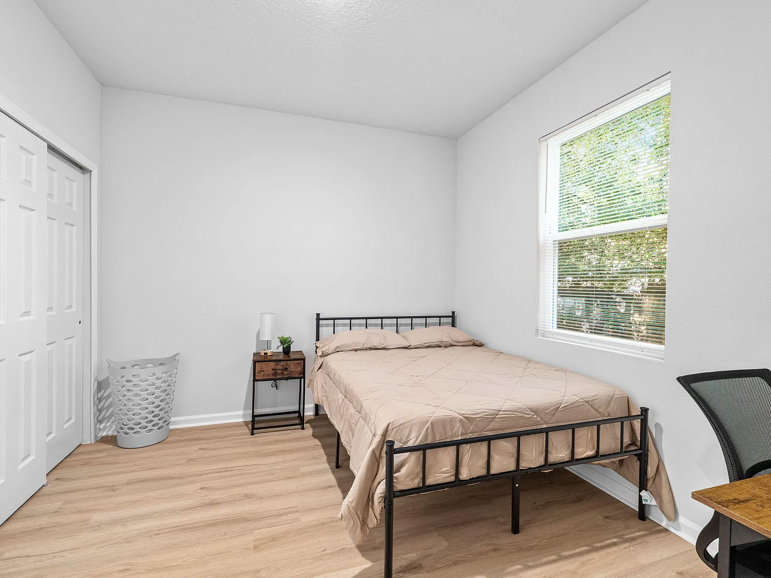 4 bed, 7.0 bath, 1784 sqft, $1,048 — Photo 3