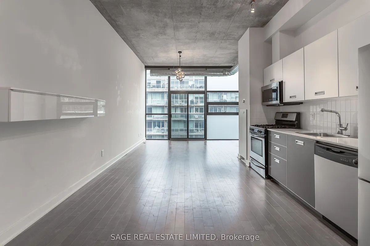 Building Photo - 60 Bathurst St #811