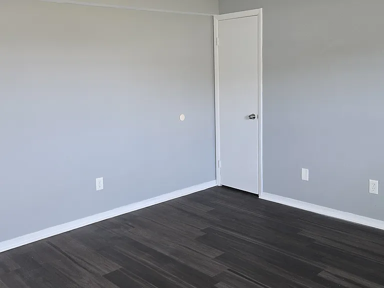 1800 E 42nd St #4 — Photo 5