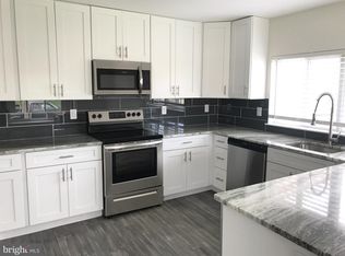 22 York Ct, Turnersville, NJ 08012