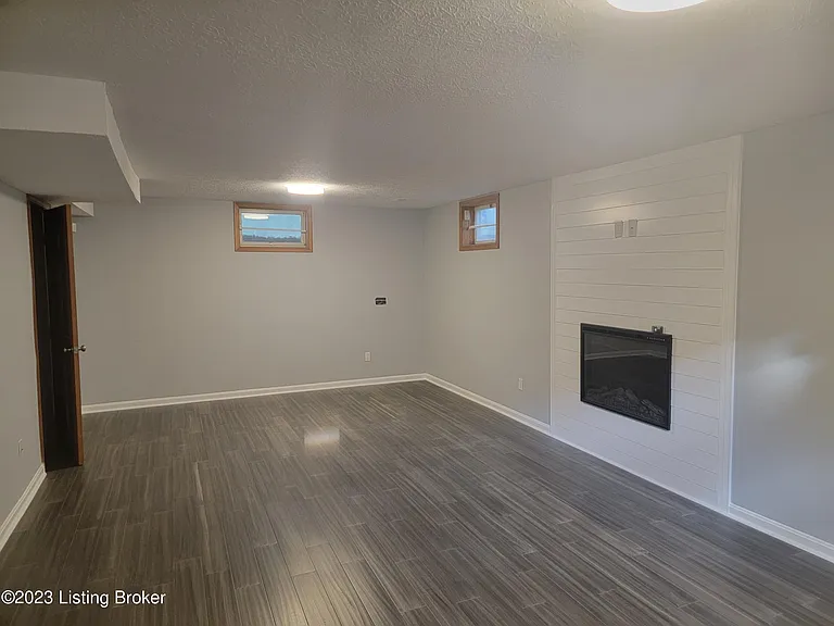 10315 Amberwell Park Rd — Photo 32