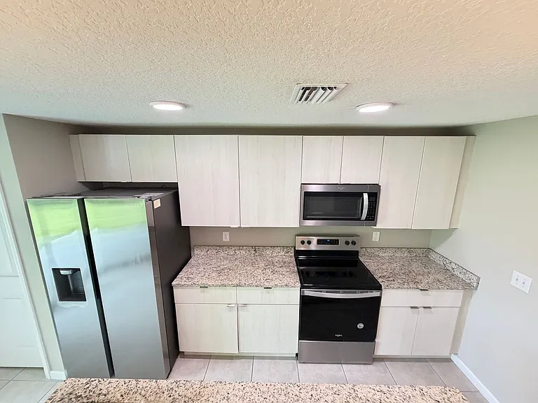 867 Glencove Ave NW — Photo 8