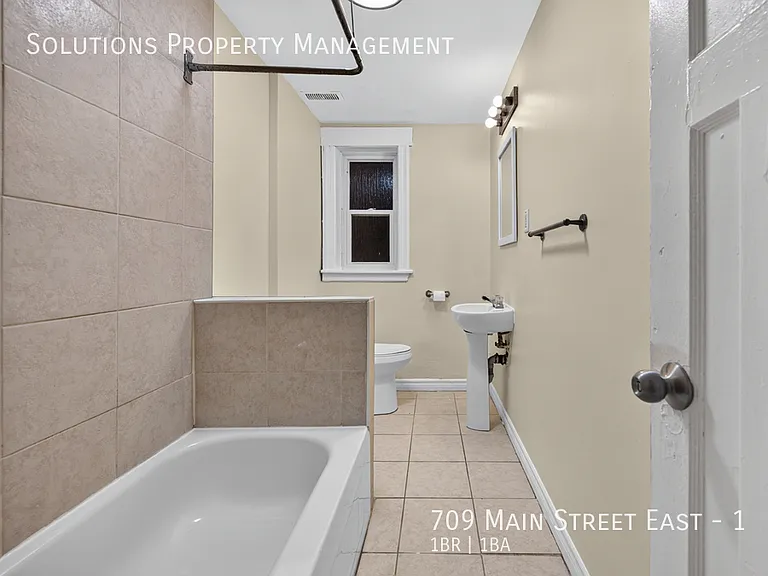 709 Main St E #1 — Photo 10