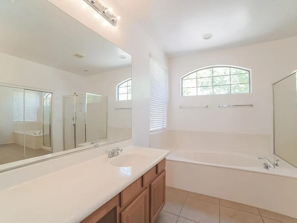 1st image of 5036 N 39th Dr Unit 4