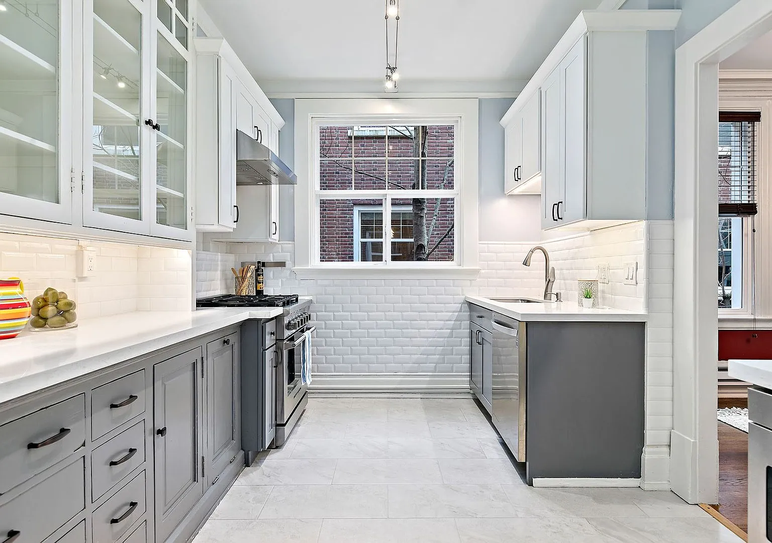 Historic Charm 2 Bed 1 Bath Condo on First Hill — Photo 4
