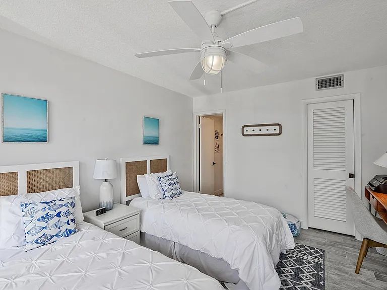 225 Beach Rd #205 — Photo 14