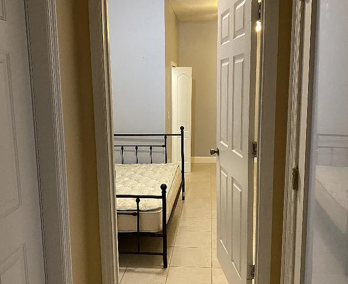 SW 124th Pl — Photo 3