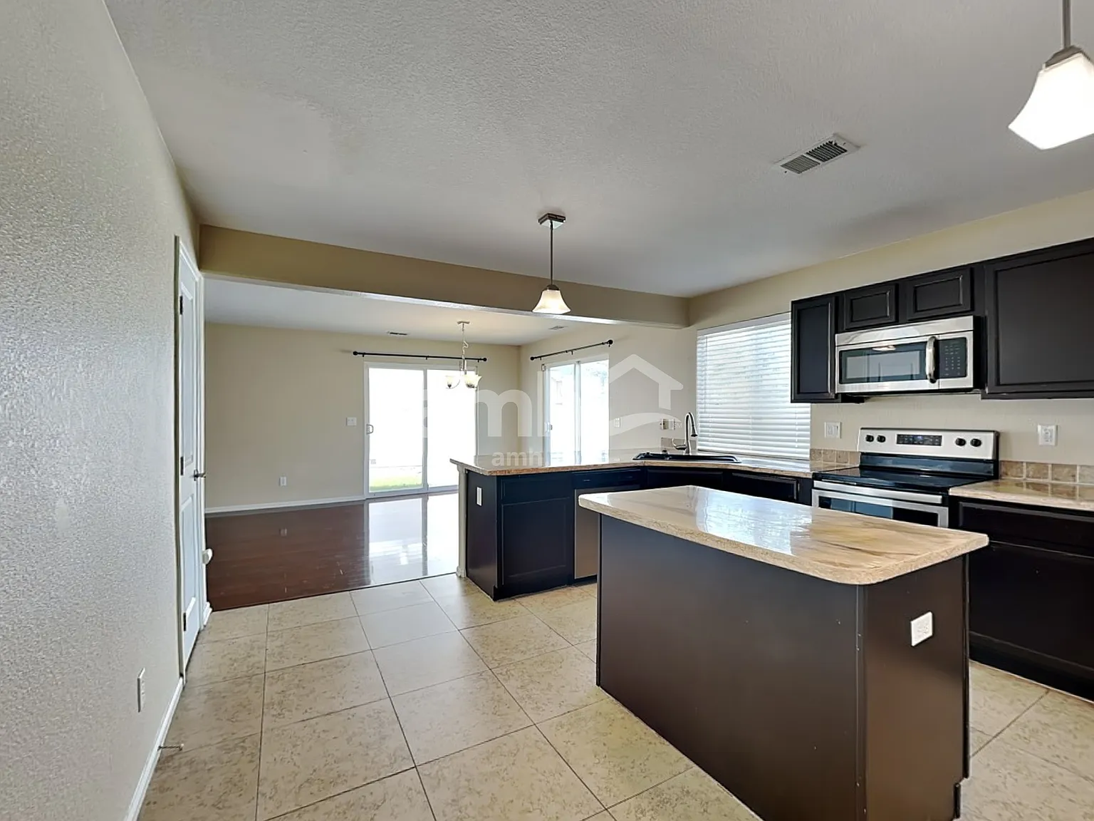 3 bed, 2.5 bath, 2079 sqft, $3,210 — Photo 3