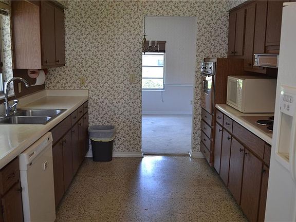 3rd image of 1009 Buena Vista Ct