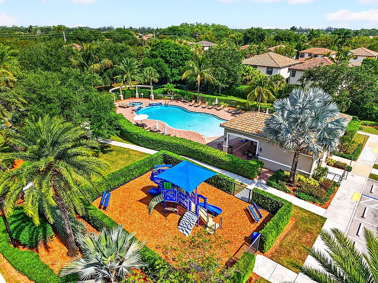9062 Gulf Cove Dr — Photo 77